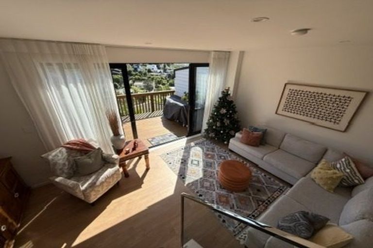 Photo of property in 905e East Coast Road, Northcross, Auckland, 0632