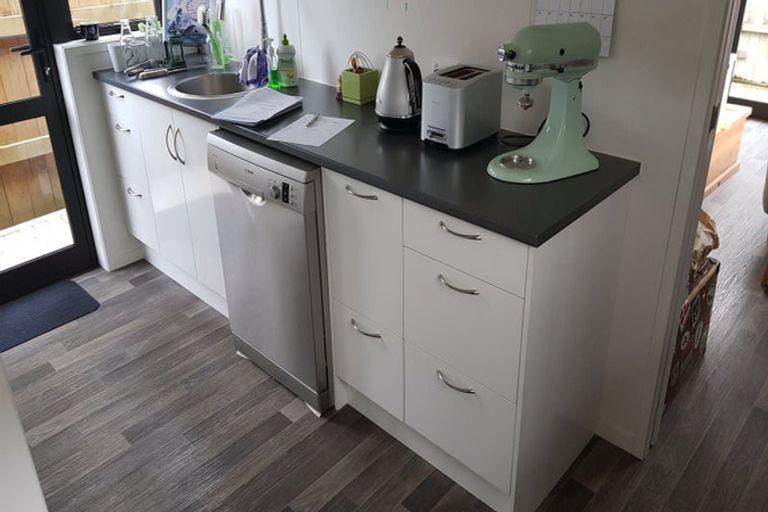 Photo of property in 38 Sunnynook Road, Sunnynook, Auckland, 0620