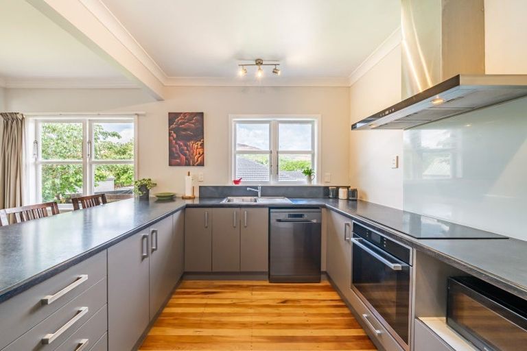 Photo of property in 342 Main Road, Tawa, Wellington, 5028