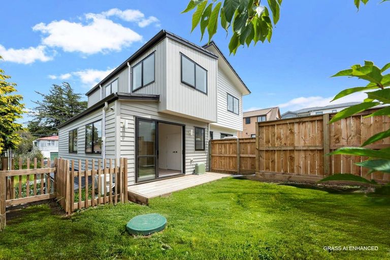 Photo of property in 16f Sheridan Drive, New Lynn, Auckland, 0600