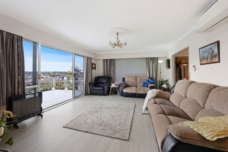 Photo of property in 19 Takutai Avenue, Bucklands Beach, Auckland, 2012