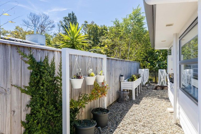 Photo of property in 4 Okoare Lane, Ferndale, New Plymouth, 4310