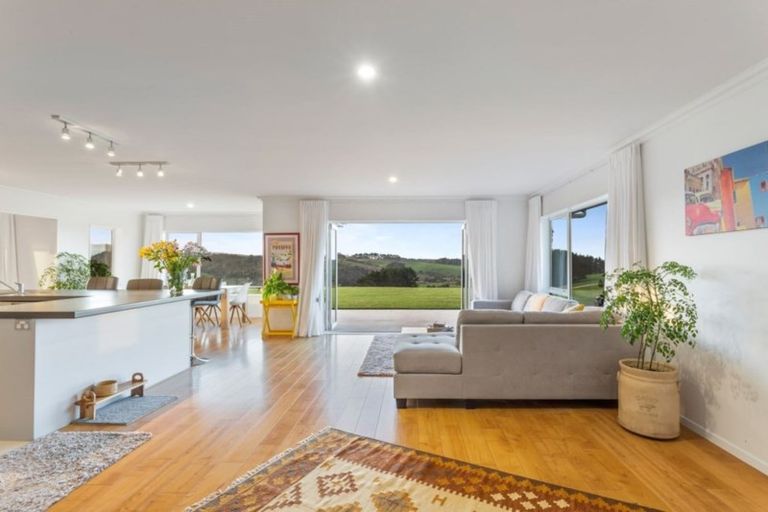 Photo of property in 135a Hutchinson Road, Helensville, 0875