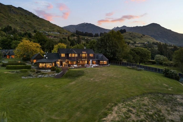 Photo of property in 9 Arrowtown-lake Hayes Road, Arrowtown, Queenstown, 9371
