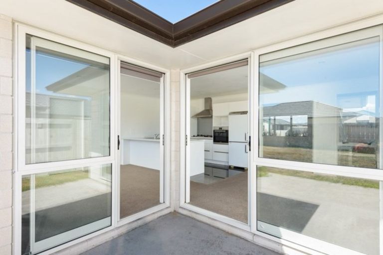 Photo of property in 30 Livingstone Drive, Papamoa Beach, Papamoa, 3118