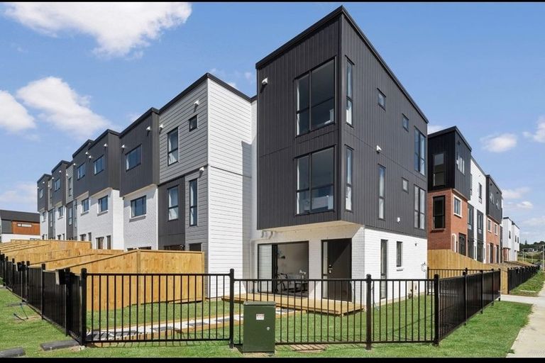 Photo of property in 14 Picturesque Drive, Flat Bush, Auckland, 2019