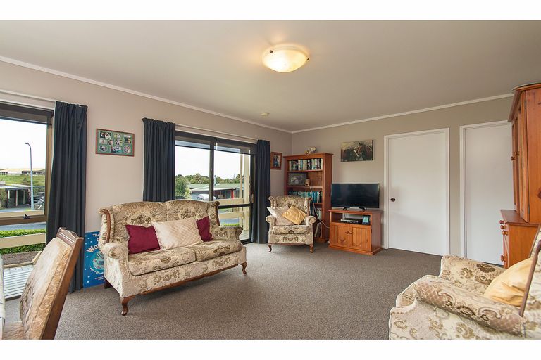 Photo of property in 4a Fernleigh Avenue, Waiuku, 2123