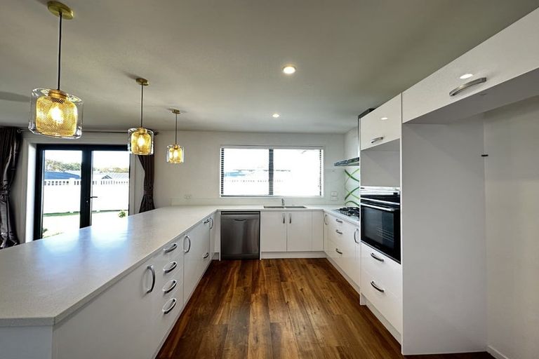 Photo of property in 88 Sarabande Avenue, Redwood, Christchurch, 8051