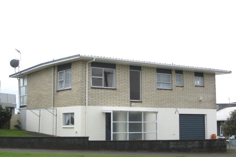Photo of property in 16b Roy Terrace, Moturoa, New Plymouth, 4310