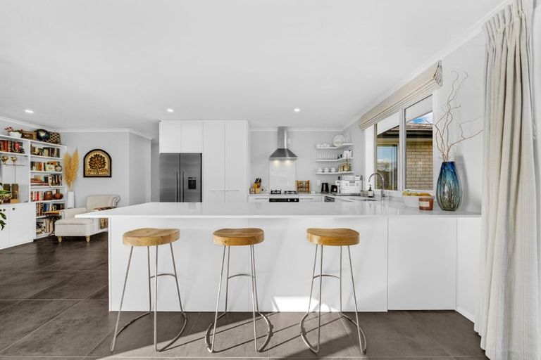 Photo of property in 15 Malbec Place, Huapai, Kumeu, 0810