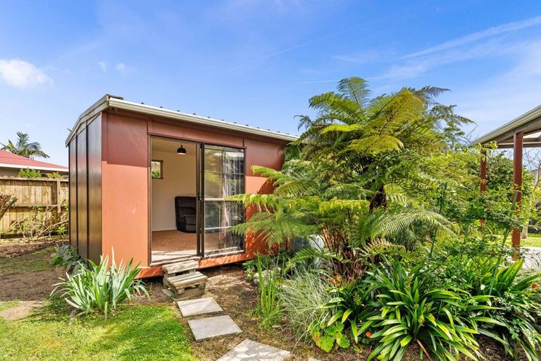 Photo of property in 13 Ferry Road, Waipu, 0510