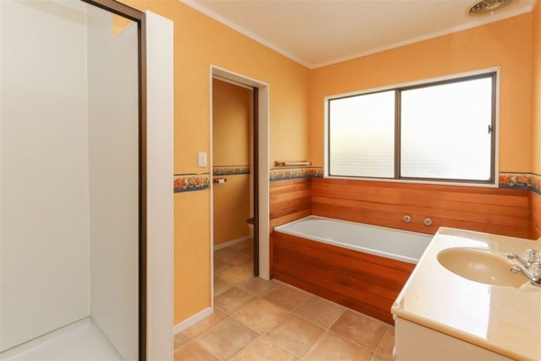 Photo of property in 16 Tainui Terrace, Inglewood, 4330