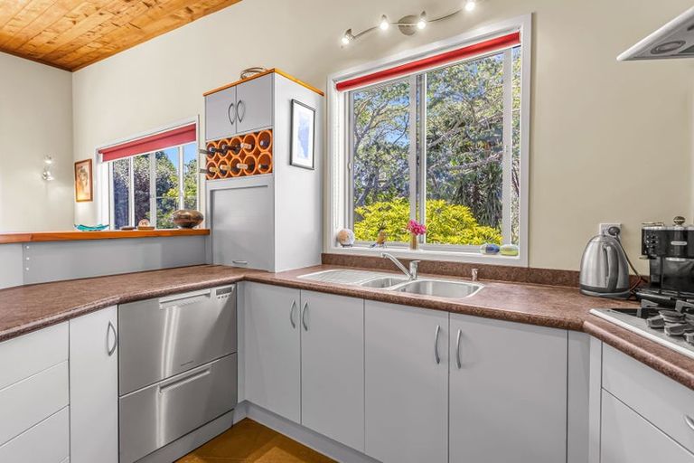 Photo of property in 93 Tarapatiki Drive, Whitianga, 3510