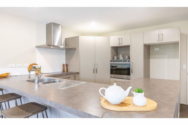 Photo of property in 6 Gosling Crescent, Halswell, Christchurch, 8025