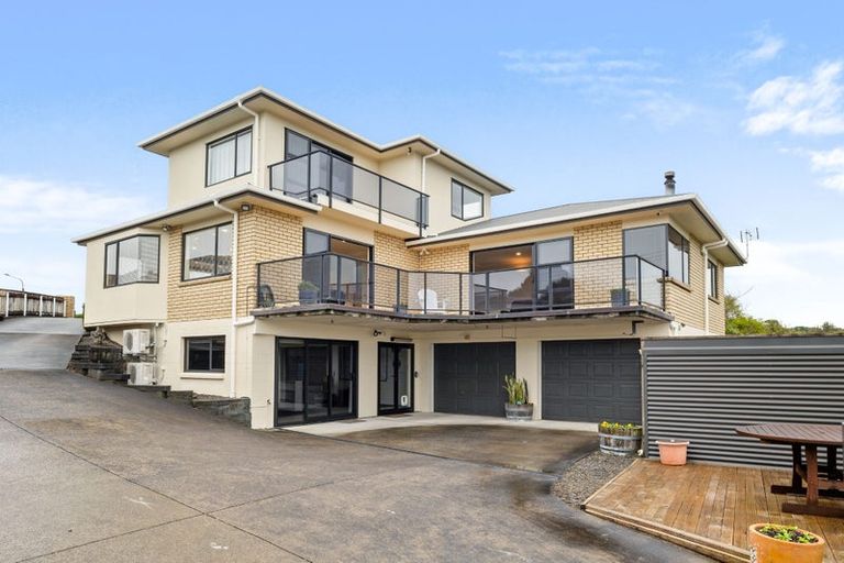Photo of property in 10 Larsen Place, Merrilands, New Plymouth, 4312