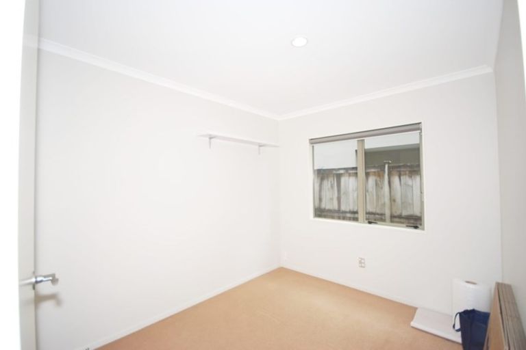 Photo of property in 11 Lilybank Crescent, East Tamaki, Auckland, 2013