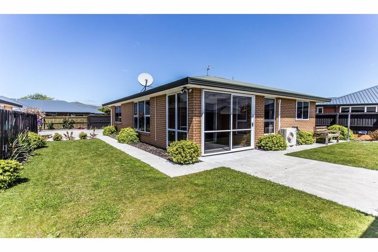 Photo of property in 2/18a Thistledown Place, Woolston, Christchurch, 8062