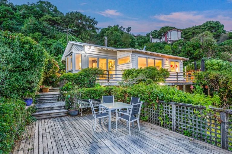 Photo of property in 154 Motuhara Road, Plimmerton, Porirua, 5026