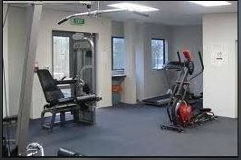 Photo of property in 5m/10 Crown Lynn Place, New Lynn, Auckland, 0600