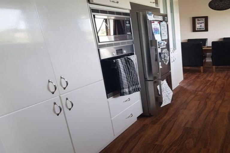 Photo of property in 4 Intrepid Place, Torbay, Auckland, 0630