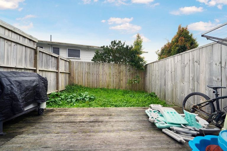 Photo of property in 4337c Great North Road, Glendene, Auckland, 0602