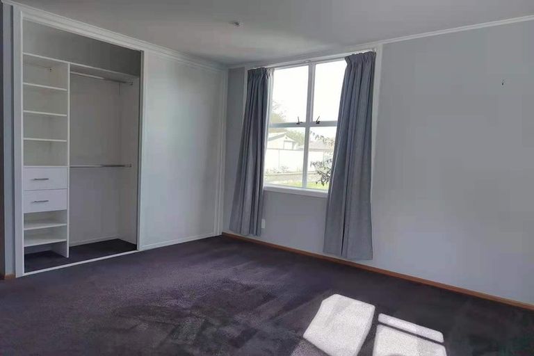 Photo of property in 4 Springbank Lane, Te Atatu Peninsula, Auckland, 0610