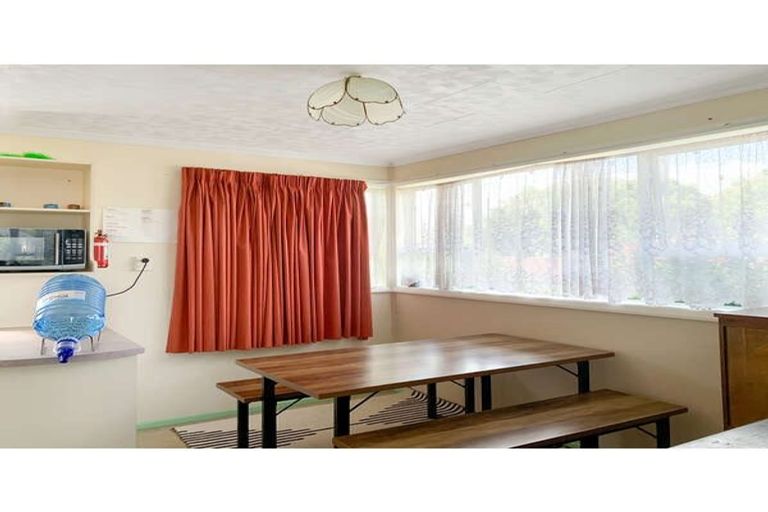 Photo of property in 49 Goldsmith Crescent, Levin, 5510