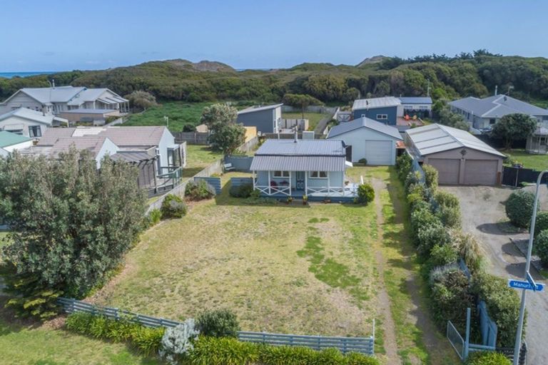 Photo of property in 10 Mahuri Street, Himatangi Beach, Foxton, 4891