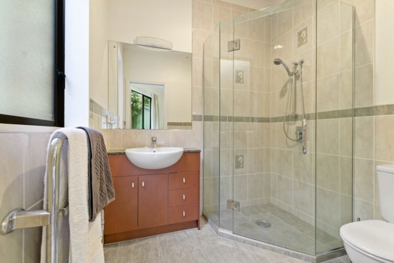 Photo of property in 44 Grammar School Road, Pakuranga, Auckland, 2010