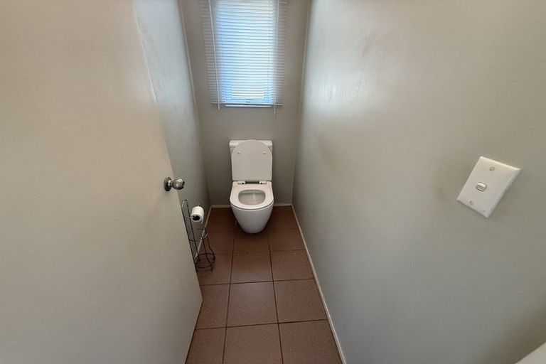 Photo of property in 3 Rosemead Place, Randwick Park, Auckland, 2105