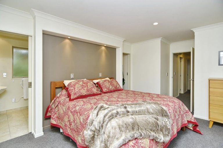 Photo of property in 11 Springside Place, Redwood, Christchurch, 8051
