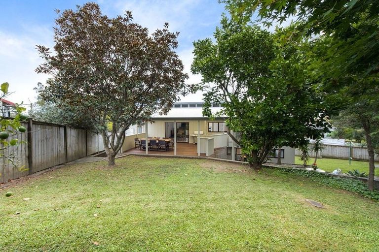 Photo of property in 14 Woodhouse Place, West Harbour, Auckland, 0618