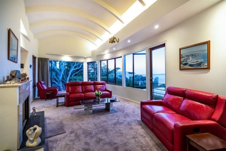 Photo of property in 5 Eastcliffe Road, Castor Bay, Auckland, 0620