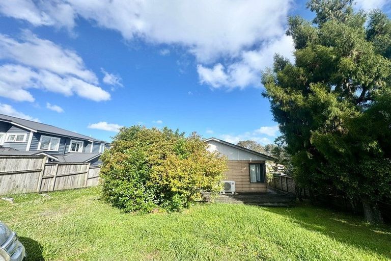 Photo of property in 28 Stottholm Road, Titirangi, Auckland, 0604
