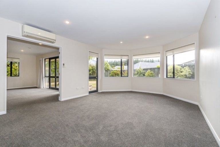 Photo of property in 17 Monterey Place, Parklands, Christchurch, 8083