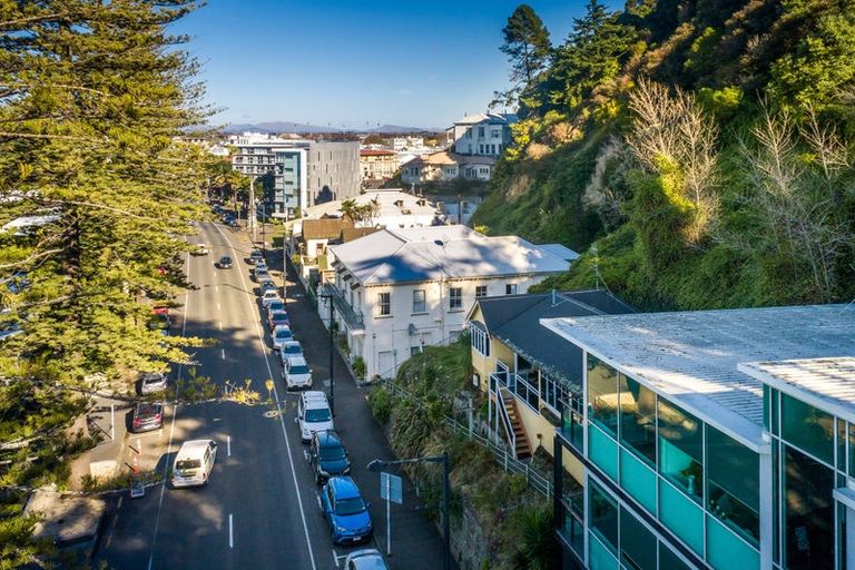 Photo of property in 29 Marine Parade, Bluff Hill, Napier, 4110