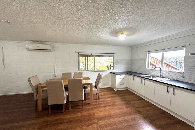 Photo of property in 26 Cyclarama Crescent, Massey, Auckland, 0614