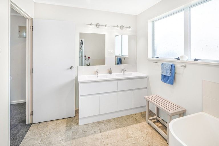 Photo of property in 28 Moreland Avenue, Pukete, Hamilton, 3200