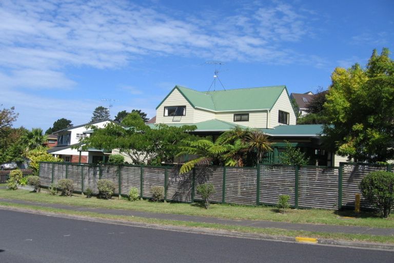 Photo of property in 1/8 Penguin Drive, Murrays Bay, Auckland, 0630