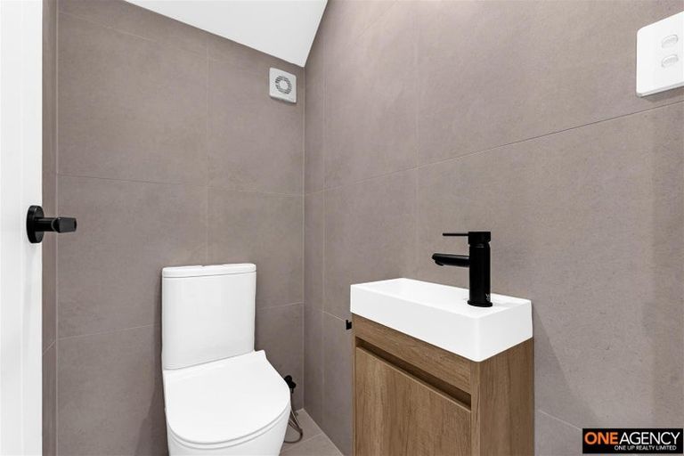 Photo of property in 18 Waimarie Drive, Karaka, 2578