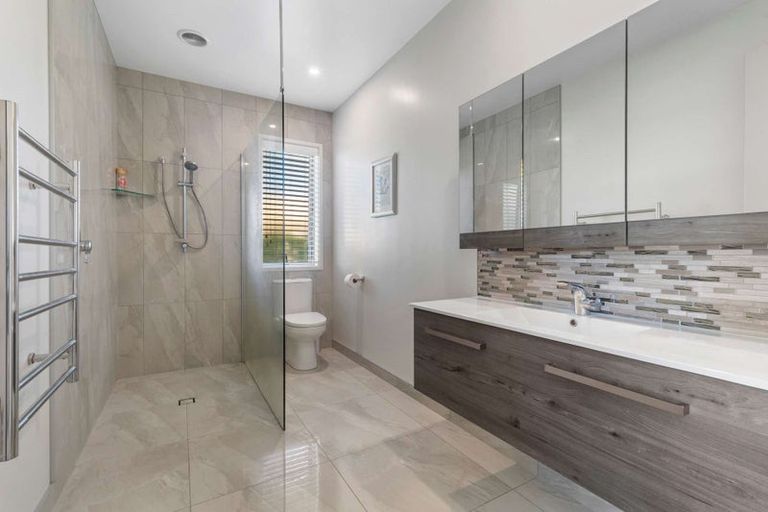 Photo of property in 42 Cassinia Close, Papamoa Beach, Papamoa, 3118