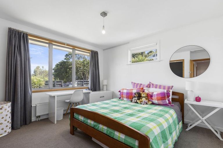 Photo of property in 18 Kapekape Place, Pukerua Bay, 5026