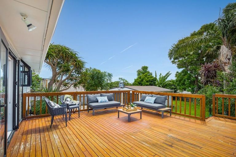 Photo of property in 43 Vodanovich Road, Te Atatu South, Auckland, 0610
