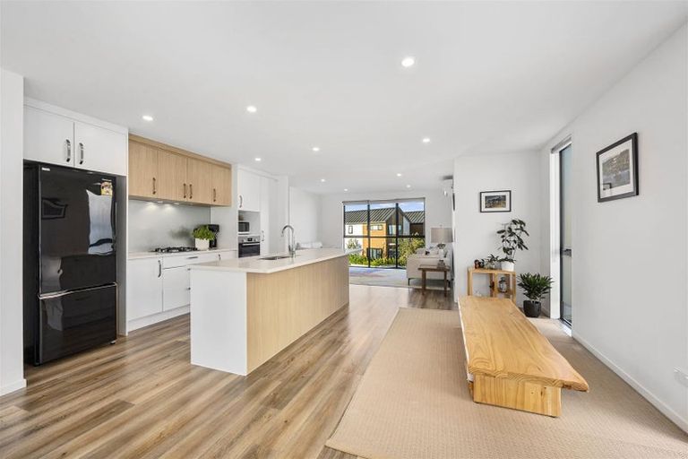 Photo of property in 42 Seafarer Crescent, Stanmore Bay, Whangaparaoa, 0932