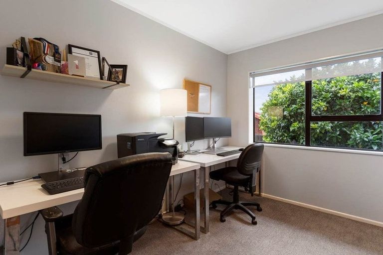 Photo of property in 215a Queen Street, Pukekohe, 2120