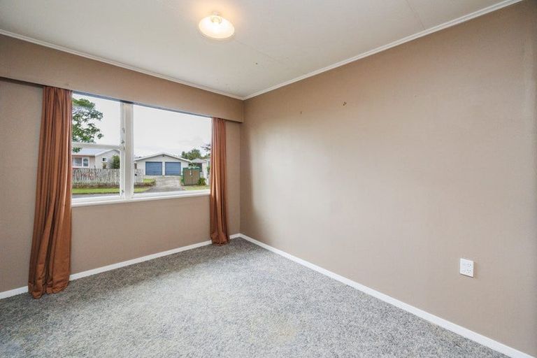Photo of property in 4 Ellesmere Crescent, Highbury, Palmerston North, 4412
