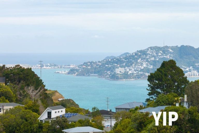 Photo of property in 139 Ruskin Road, Newlands, Wellington, 6037