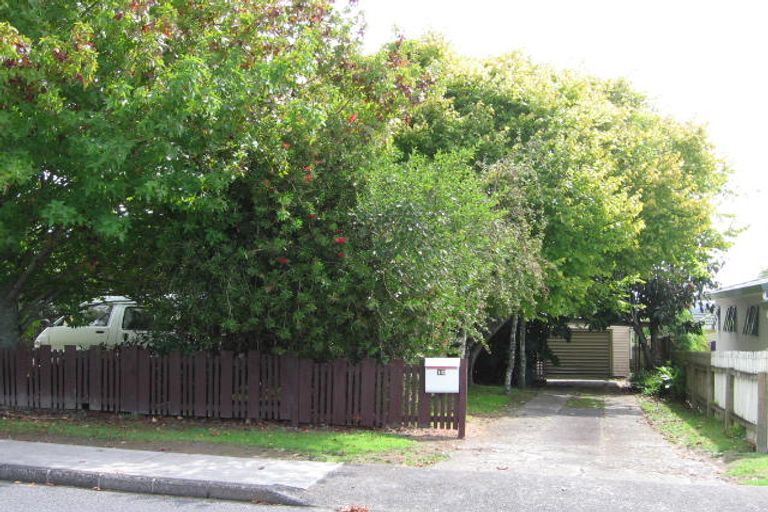 Photo of property in 10 Grainger Road, Te Atatu South, Auckland, 0610