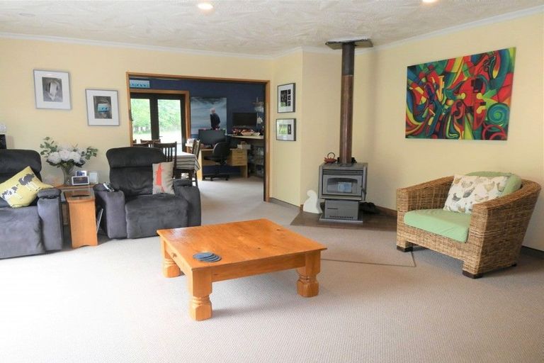 Photo of property in 30 Golf Links Road, Kaiata, Greymouth, 7805