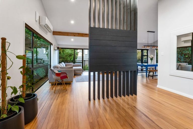 Photo of property in 2/21 Aorangi Place, Birkenhead, Auckland, 0626